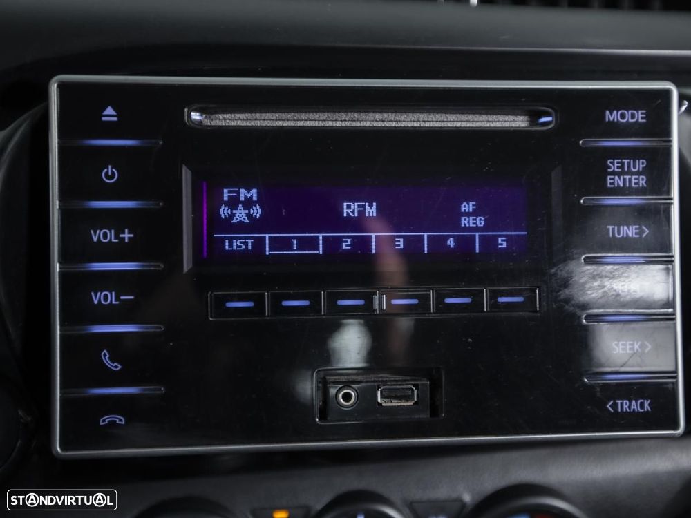 Toyota Hilux 2.4 D-4D 4WD CD CM c/IVA - 15