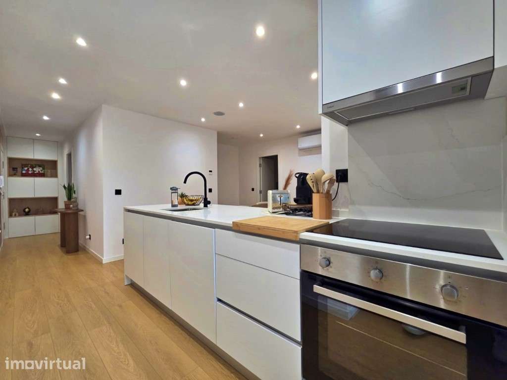 Apartamento T2+1 totalmente renovado | garagem e varanda - Grande imagem: 3/21