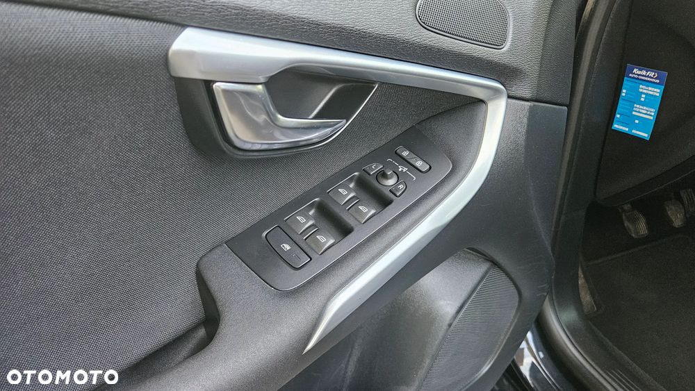 Volvo V40 D4 Momentum - 21