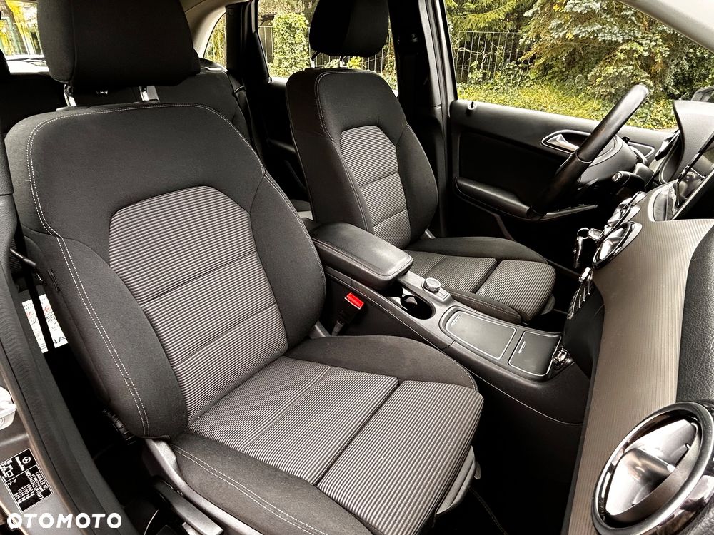 Mercedes-Benz Klasa B 180 7G-DCT Style - 28