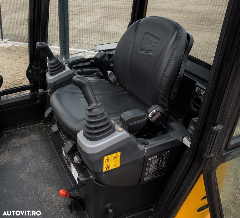 JCB 8018 - 3
