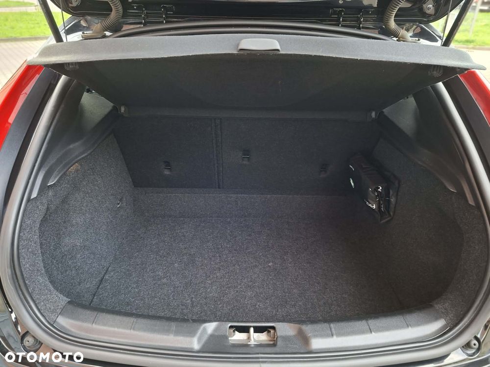 Volvo V40 Cross Country - 12
