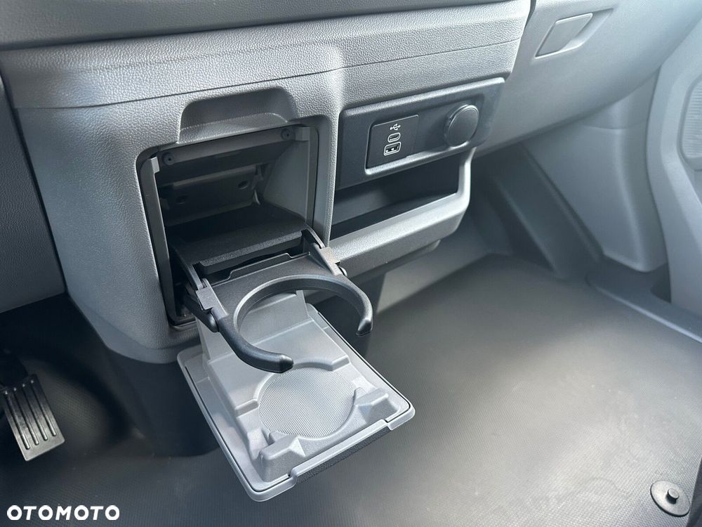 Volkswagen Transporter Transporter Furgon silnik: 2,0 l TDI 150 KM / skrzynia biegów: 8-biegowa automatyczna rozstaw osi: 3500 mm - 17