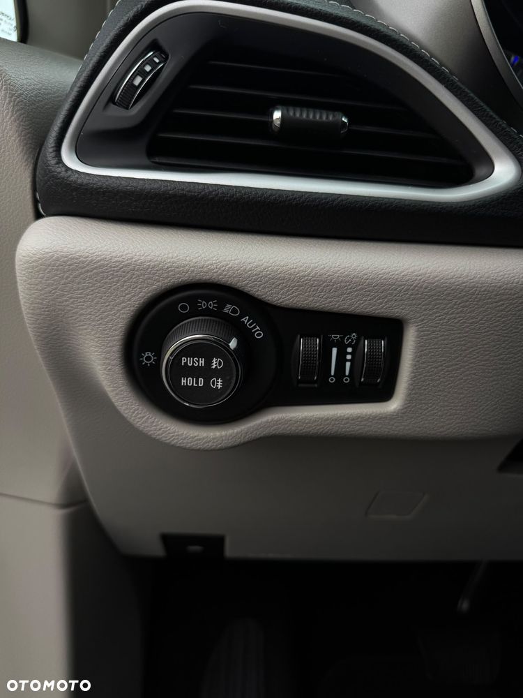 Chrysler Pacifica - 19