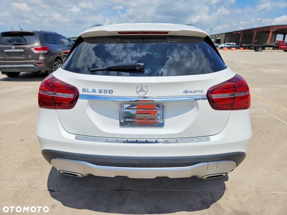 Mercedes-Benz GLA 250 4Matic 7G-DCT Peak Edition - 7