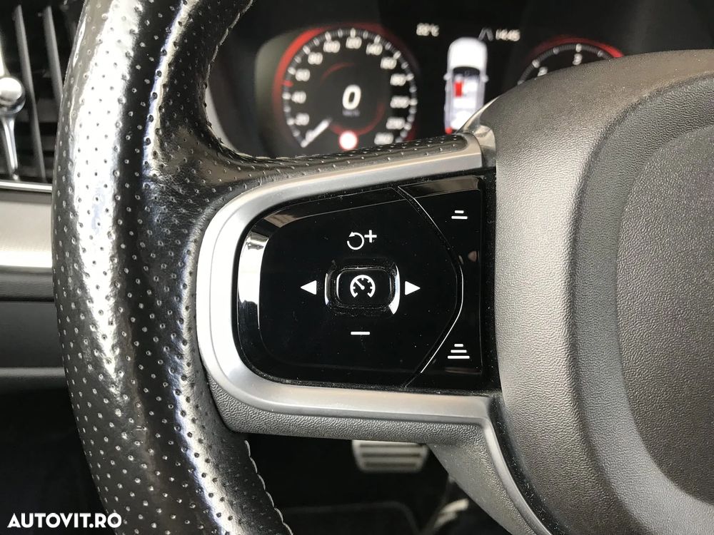 Volvo XC 60 D4 R-Design - 19