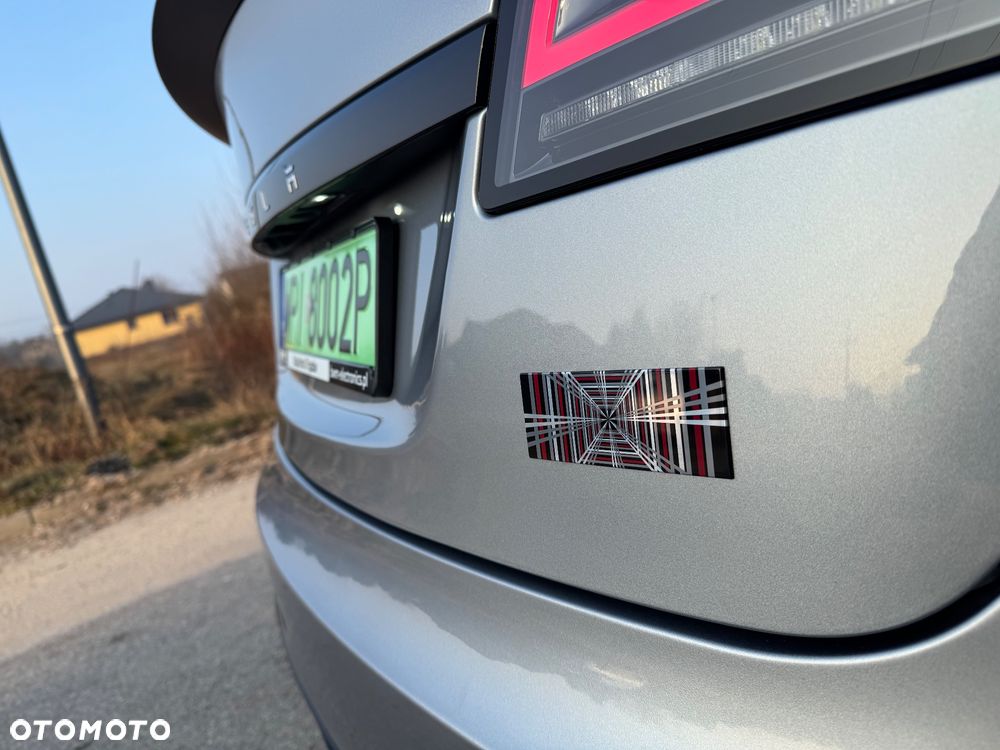 Tesla Model S - 21
