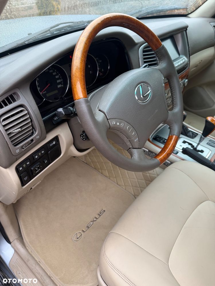 Lexus LX - 8