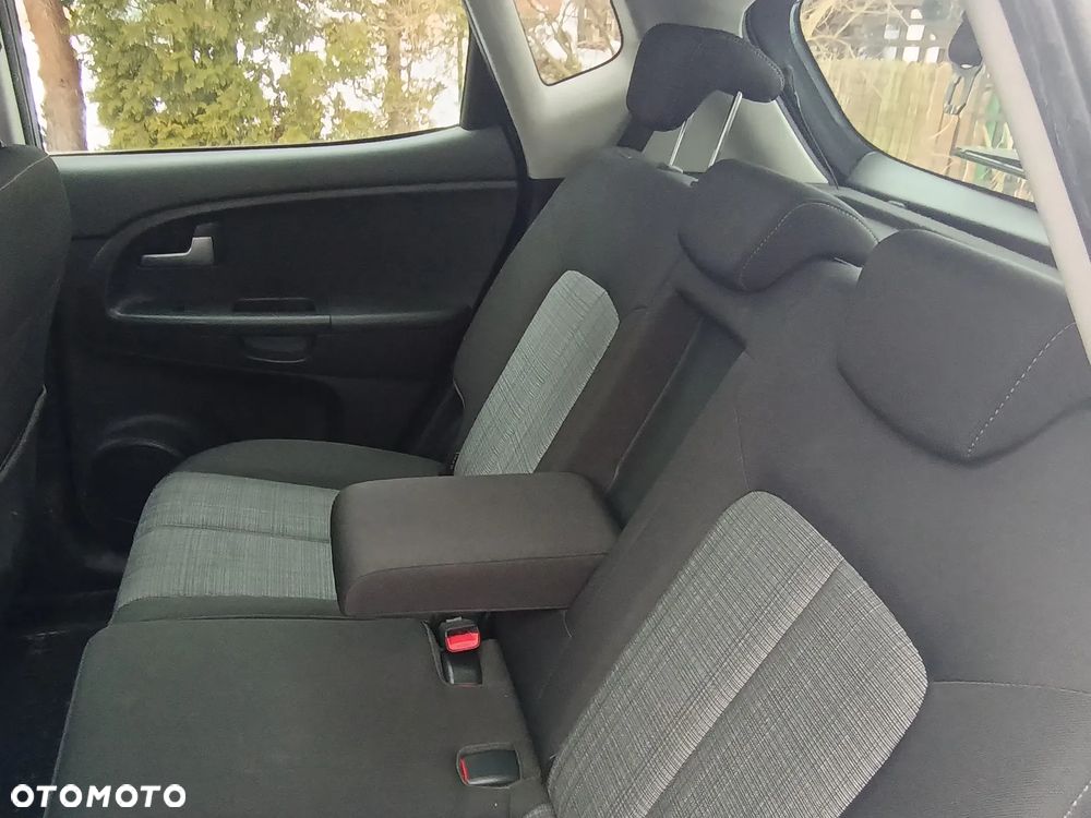 Kia Venga 1.6 L - 7