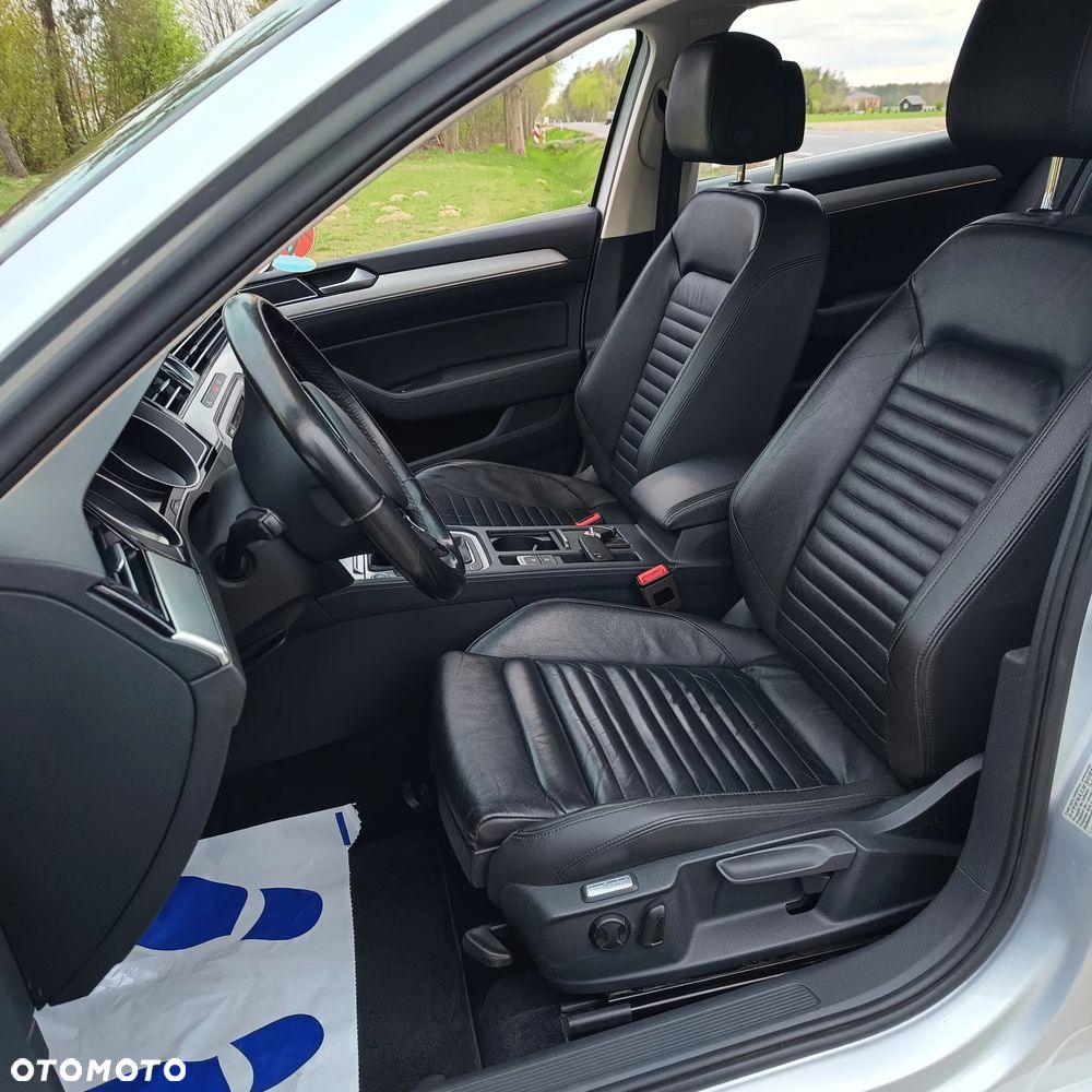 Volkswagen Passat 2.0 TDI (BlueMotion Technology) Highline - 23
