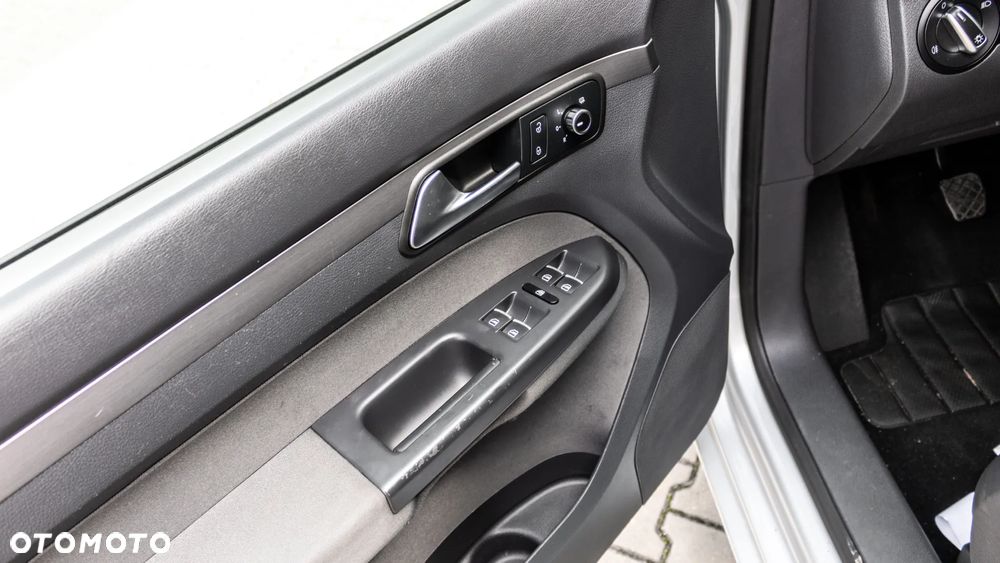 Volkswagen Touran - 12