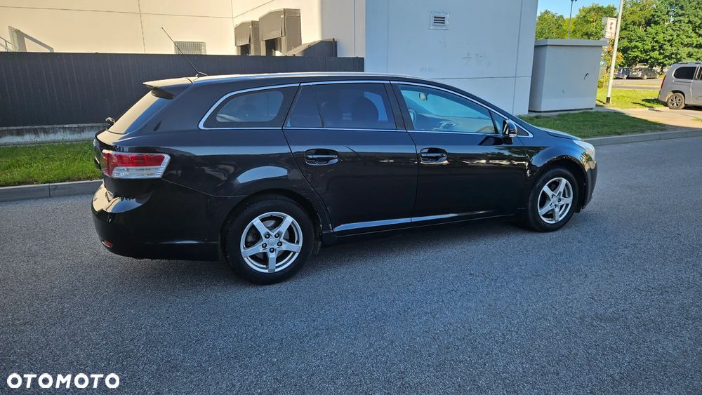 Toyota Avensis - 14