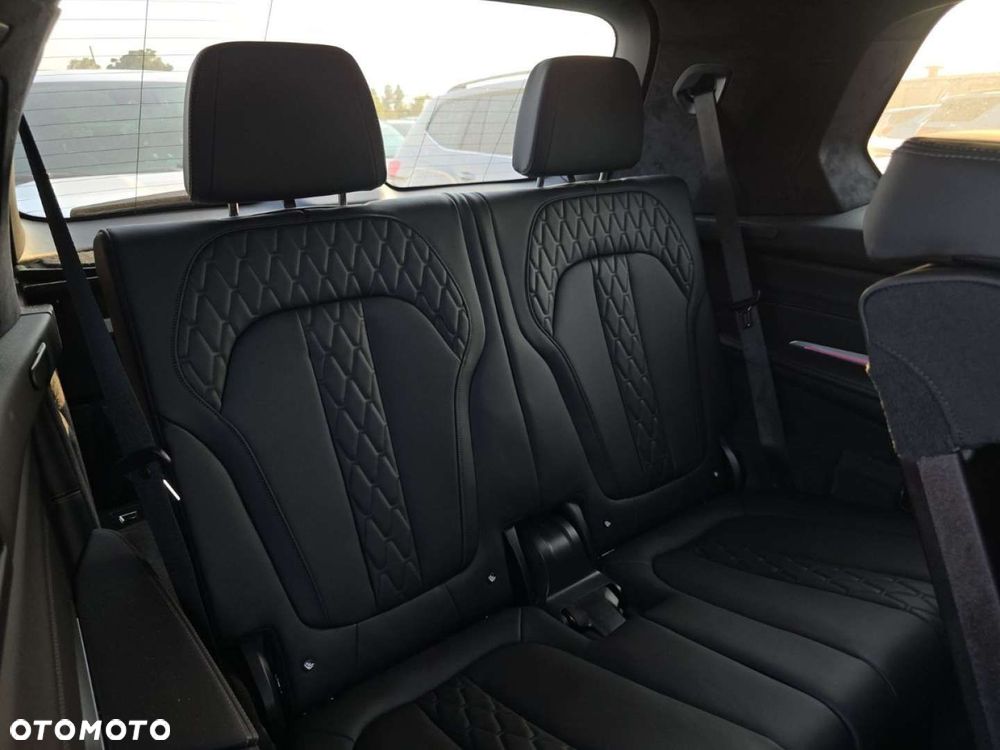 BMW X7 - 16