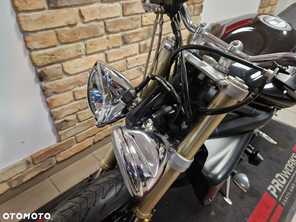 Triumph Street Triple - 12