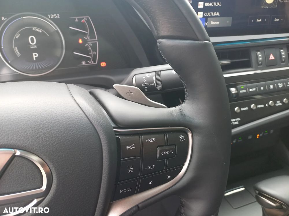 Lexus Seria ES 300h 2.5 TNGA HV 25H- 4X2 CVT Luxury - 35