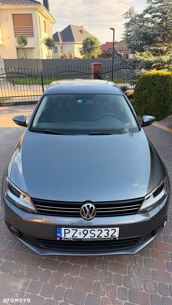 Volkswagen Jetta - 1