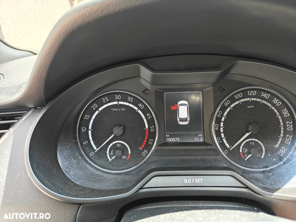 Skoda Octavia 2.0 TDI DSG RS - 3