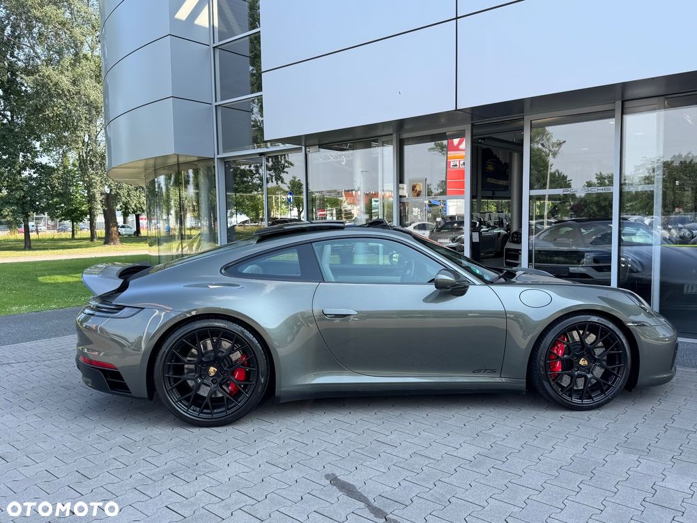 Porsche 911 Carrera 4 GTS - 3