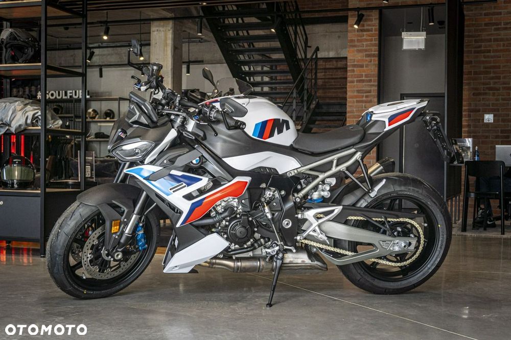 BMW S - 6