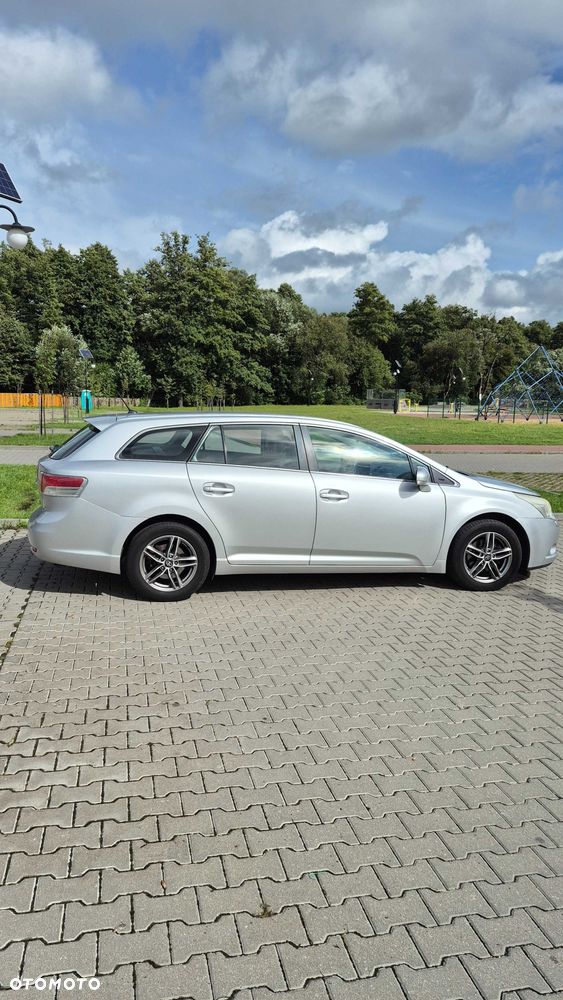 Toyota Avensis - 2