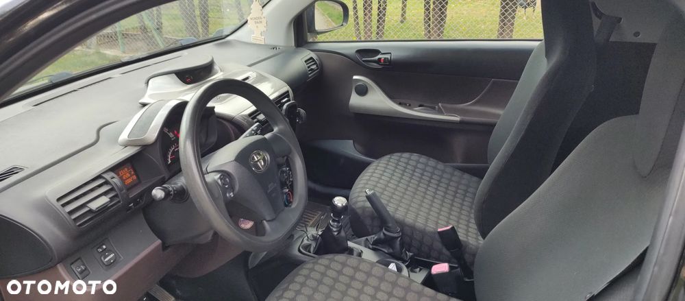 Toyota iQ 1.0 - 10