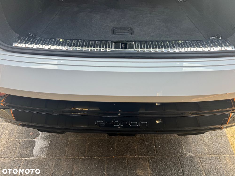 Audi Q8 e-tron 50 95kWh Quattro S Line - 16