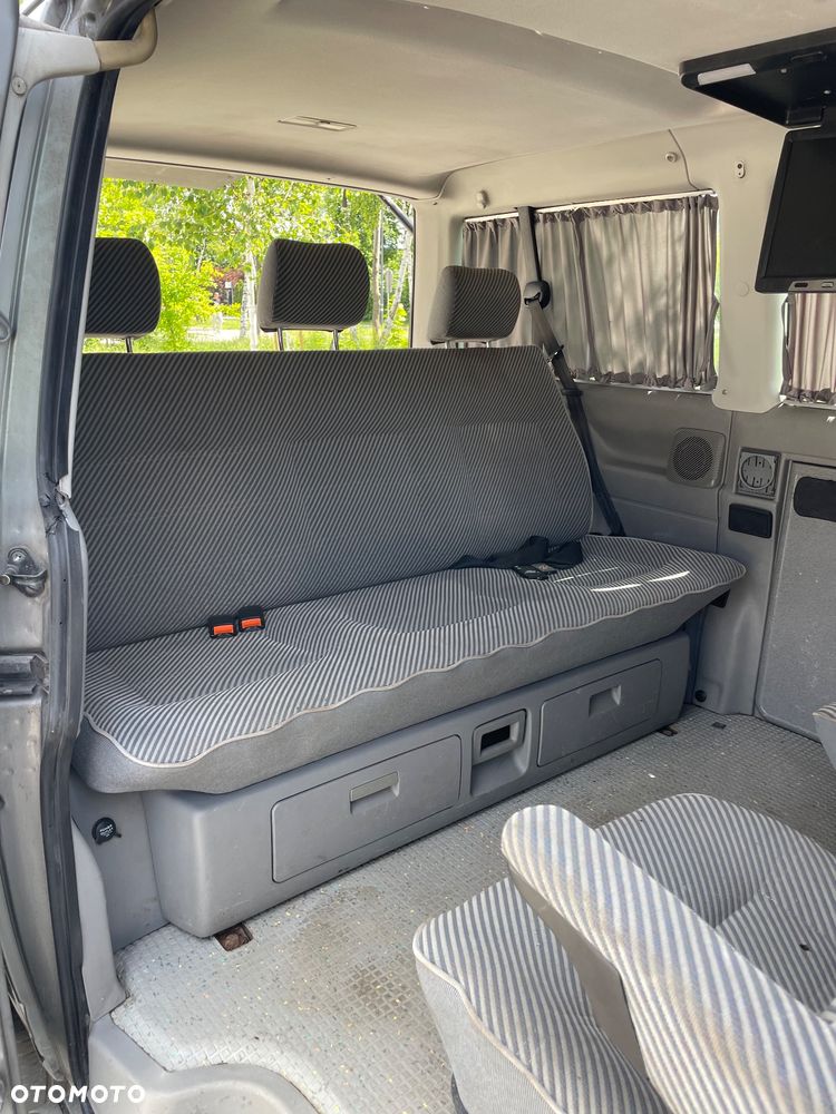 Volkswagen Multivan - 25