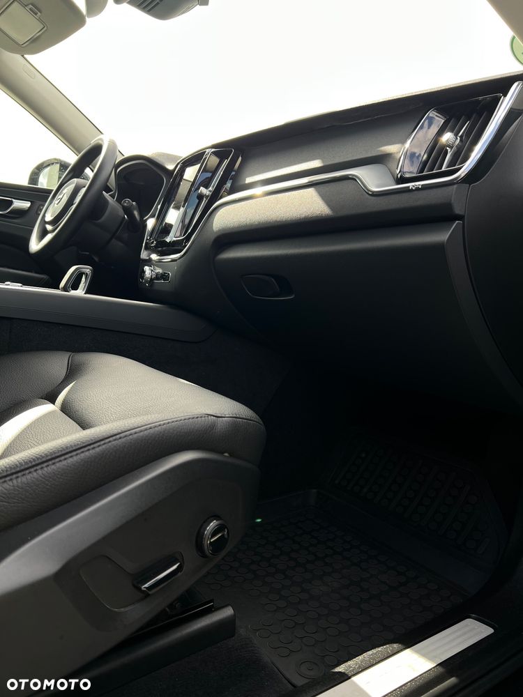 Volvo XC 60 B4 D Momentum Pro - 21