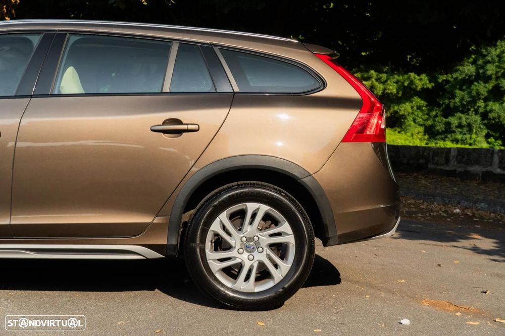 Volvo V60 Cross Country 2.0 D3 Momentum - 35
