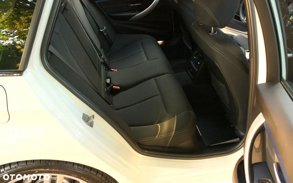 BMW Seria 3 320i GPF M Sport - 10