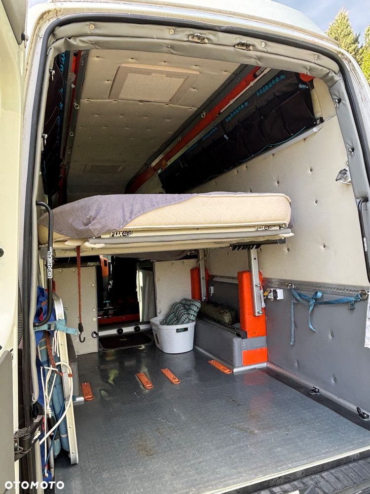 Mercedes-Benz Sprinter - 12