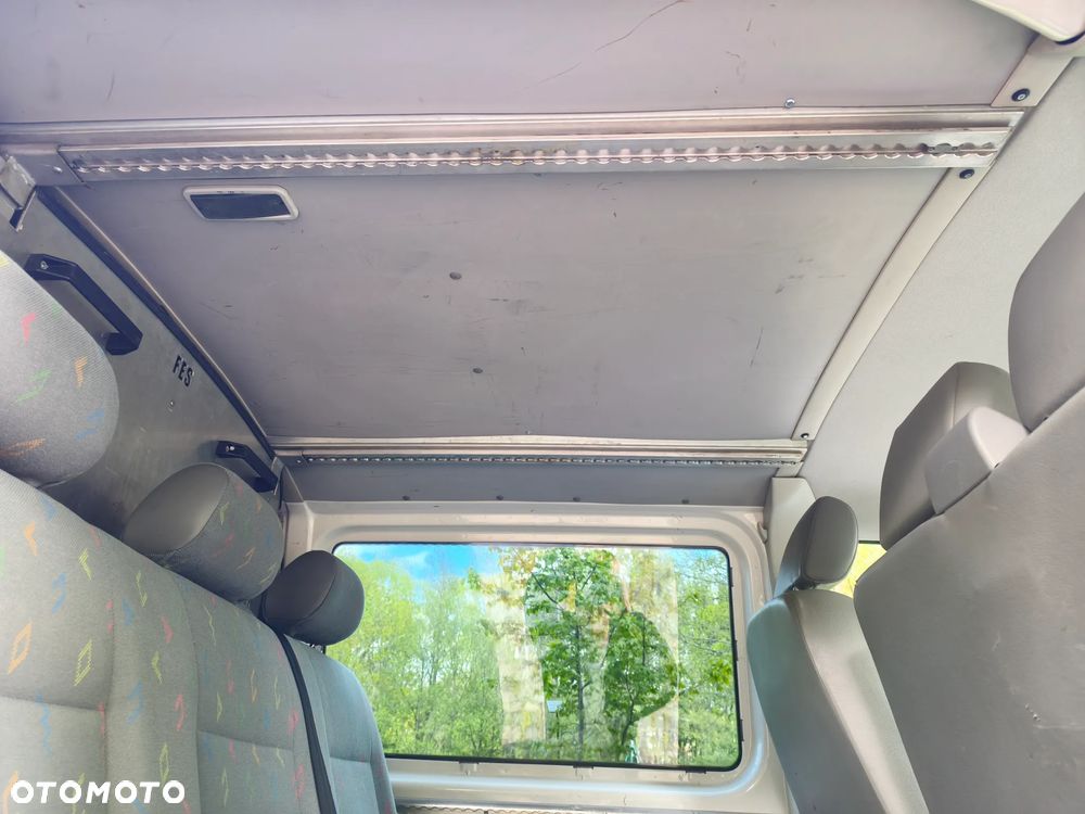 Volkswagen Transporter - 18