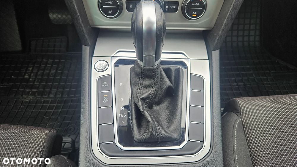 Volkswagen Passat - 20