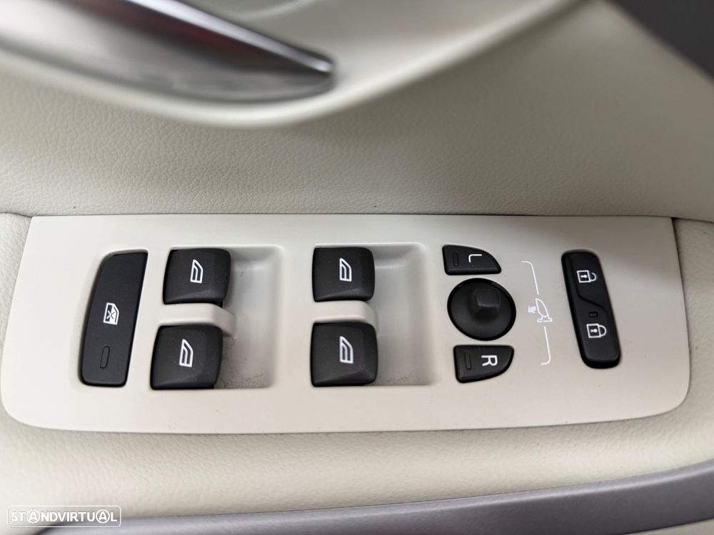 Volvo V40 2.0 D2 Momentum Geartronic - 29