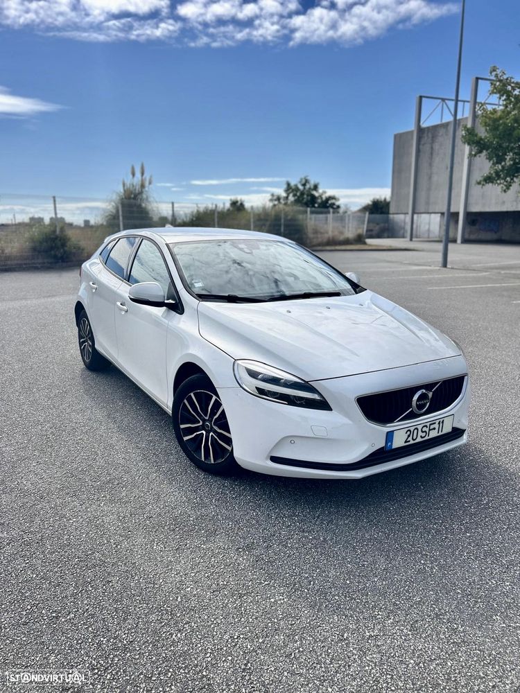Volvo V40 2.0 D2 Momentum - 1