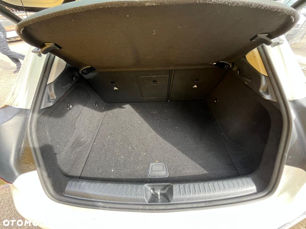 Mercedes-Benz GLA 200 d 7G-DCT - 6