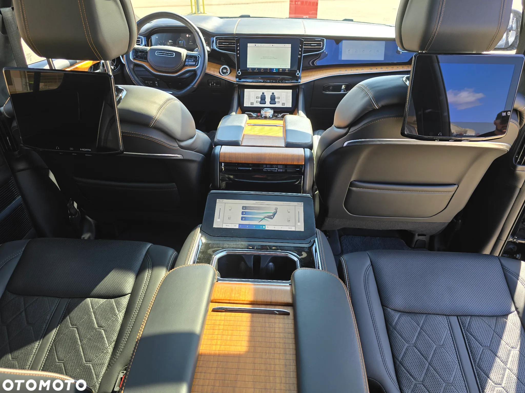 Jeep Wagoneer - 29