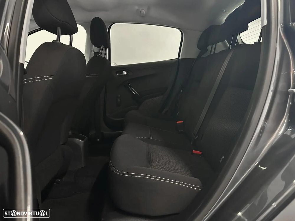 Peugeot 208 1.2 PureTech Style - 12