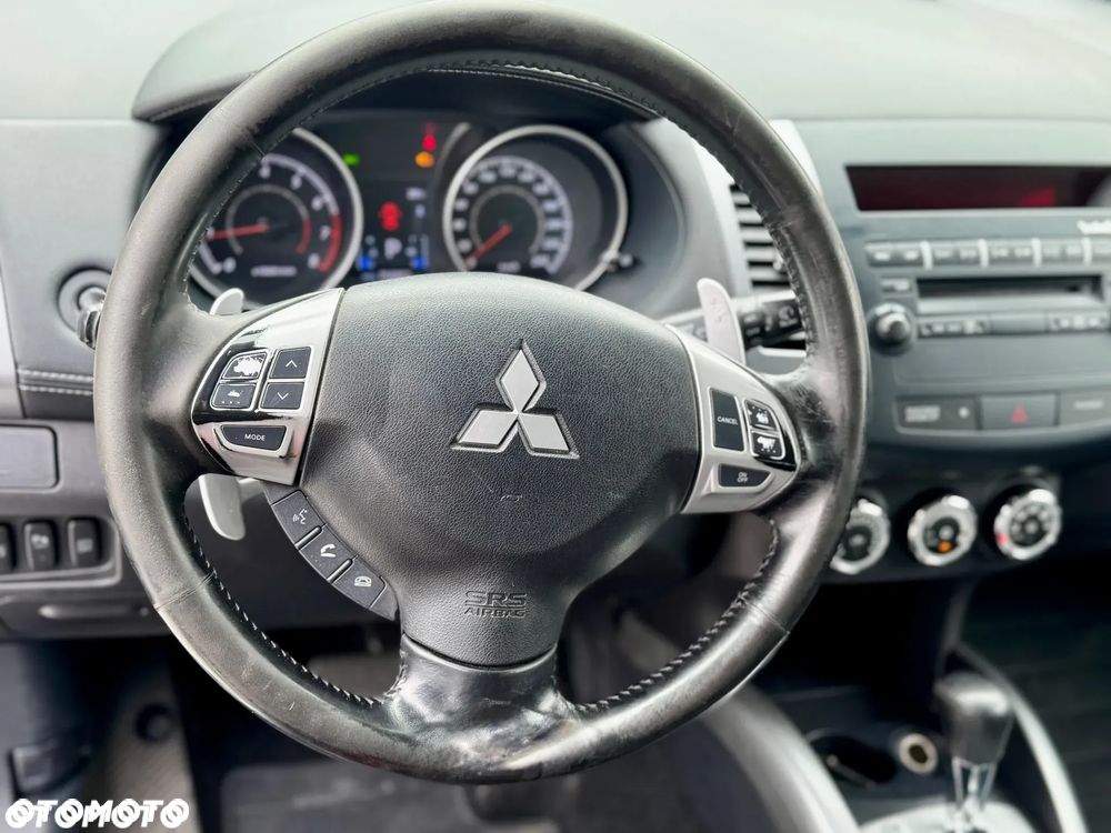 Mitsubishi Outlander 2.4 4WD CVT Intense - 23