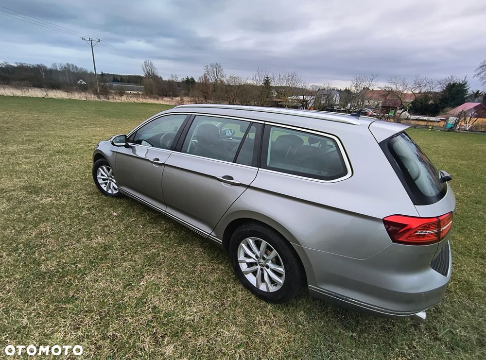 Volkswagen Passat 2.0 TDI (BlueMotion Technology) Highline - 9