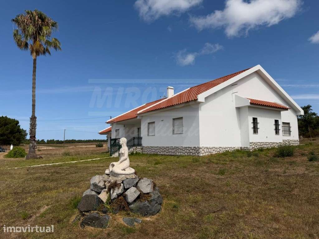 Moradia T4 com amplo terreno a poucos minutos da praia de Santo André - Grande imagem: 2/36