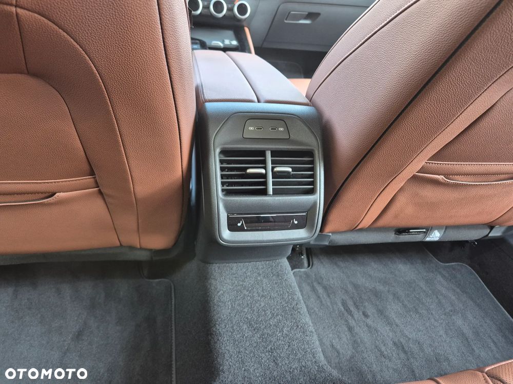 Skoda Superb 2.0 TDI SCR L&K DSG - 13