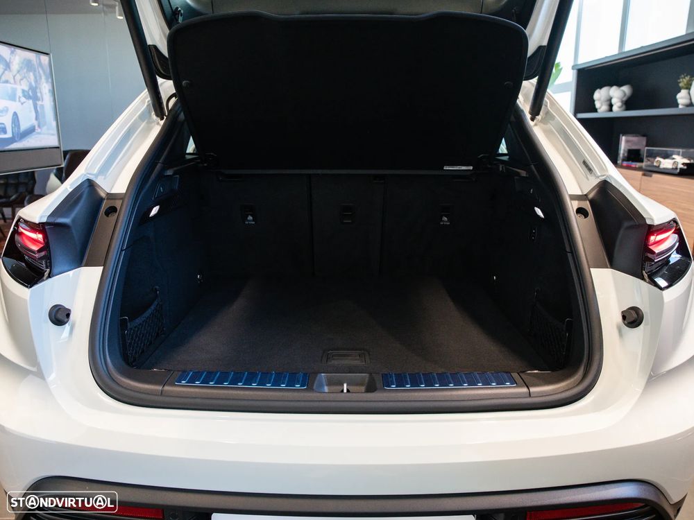 Porsche Macan Electric 4 - 22