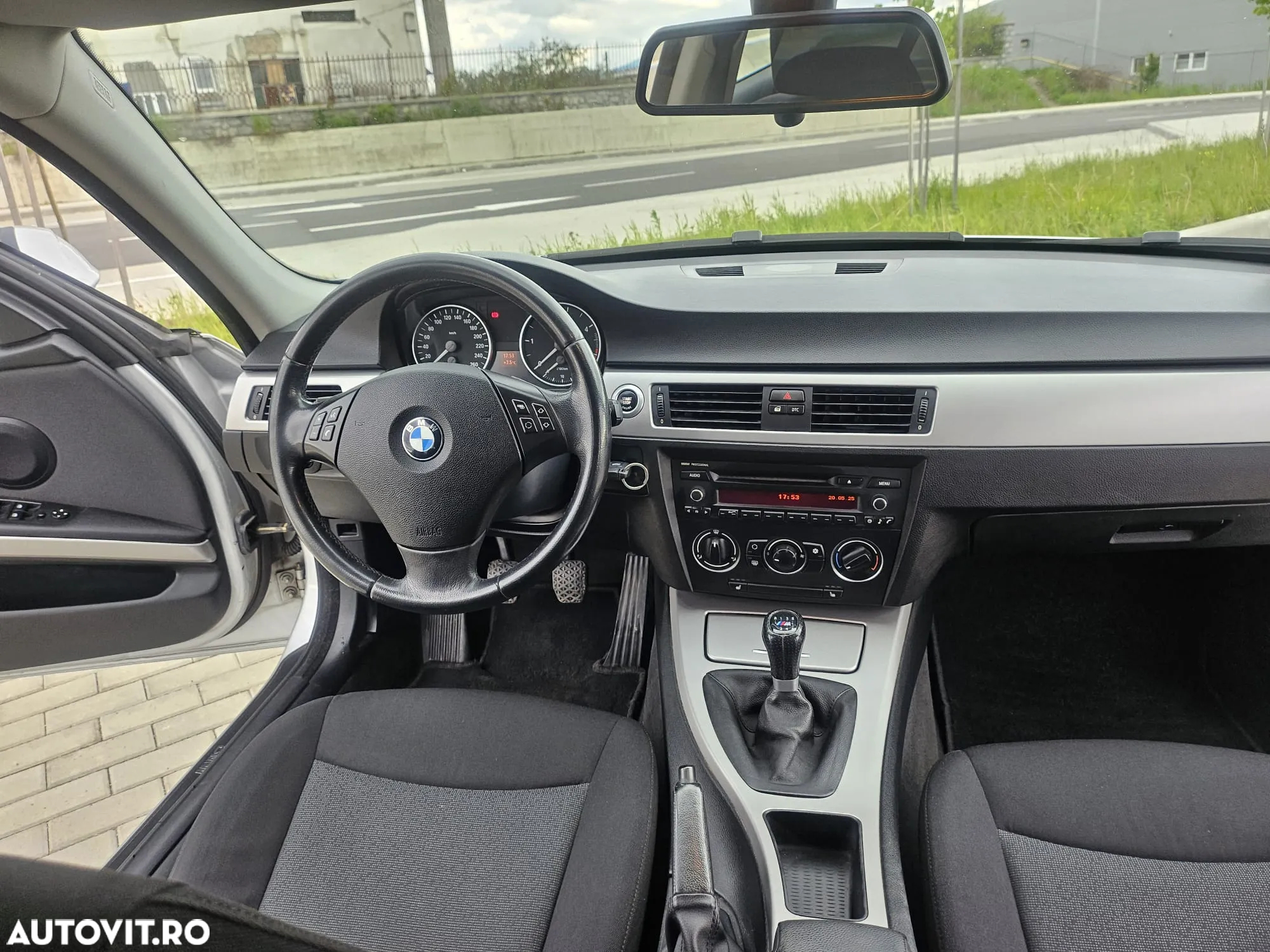 BMW Seria 3 318d - 16