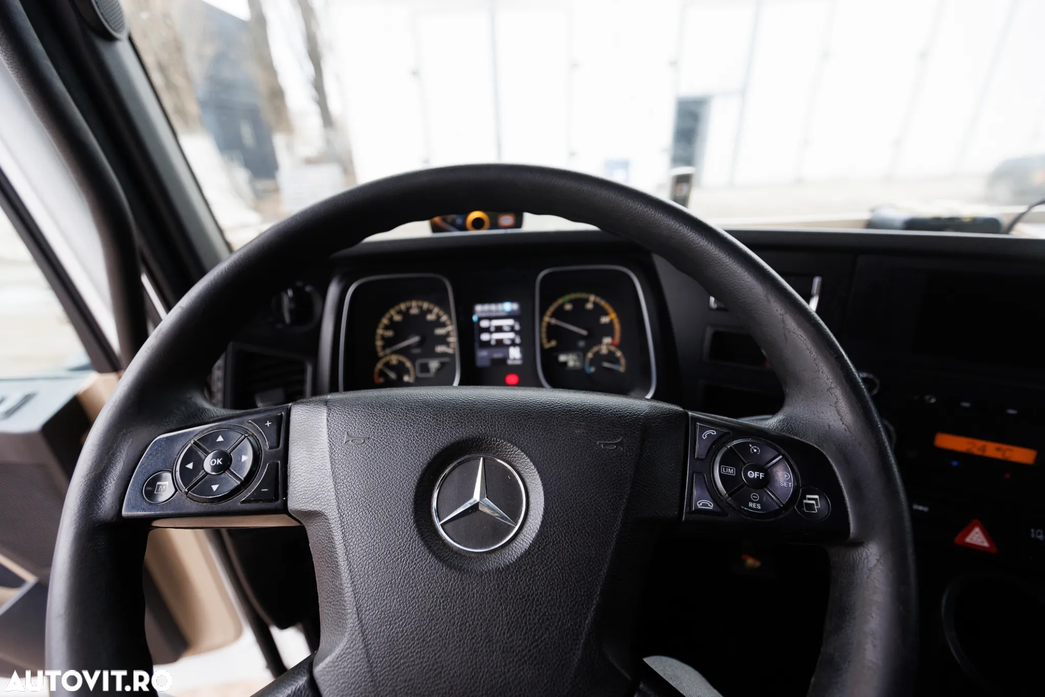 Mercedes-Benz Actros - 38