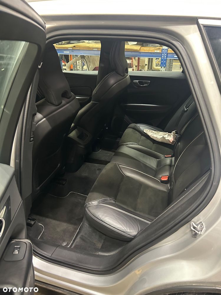 Volvo XC 60 D4 AWD R-Design - 23