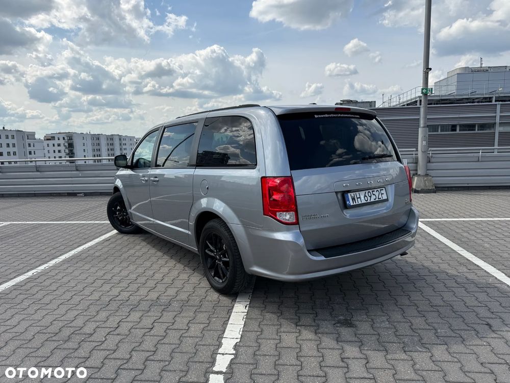 Dodge Grand Caravan - 4