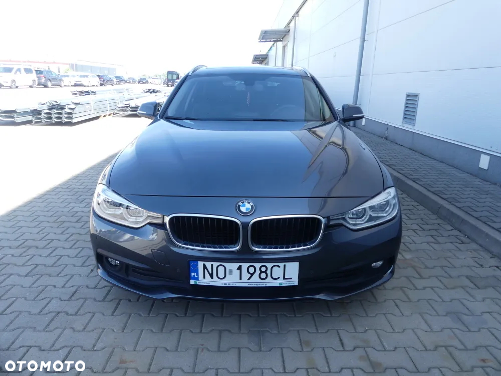 BMW Seria 3 318d Touring - 2