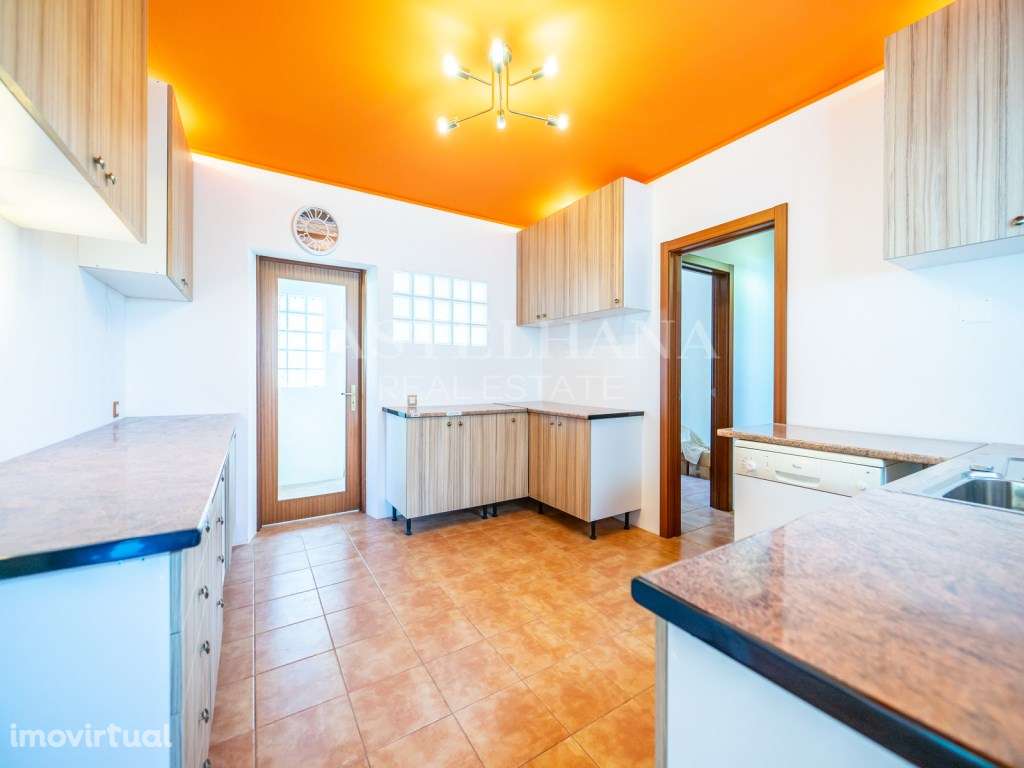 Moradia T5 com jardim, piscina num lote de 1560 m2 no Alto da Barra... - Grande imagem: 4/60