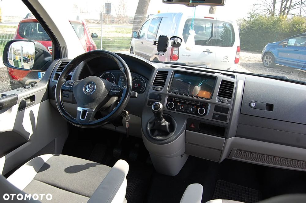 Volkswagen Caravelle - 26